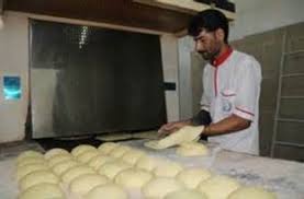 نانوایان چاره ای جز کوچک کردن چانه نان ندارند